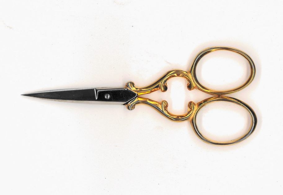 Solingen 3.5 Gold Plated Scallop Heart Embroidery Scissor - Made